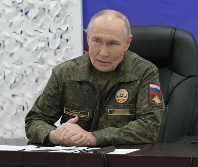 普京向外界表明俄军会拿下整个顿巴斯地区，这是非常大的自信。在俄军拿下红军城之后，