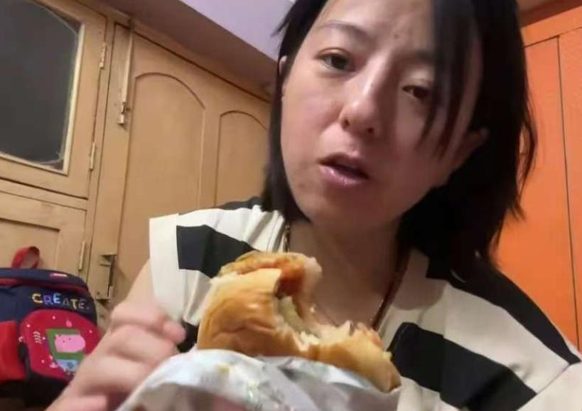 果然印度的咖喱饭就是“养”人，你看看丹丹才去印度几天，就已经妥妥的变了一个人。