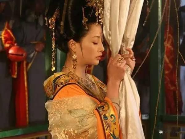 扬贵妃根本没死于马嵬坡？考古新证据揭示惊天真相，结局令人震惊“马嵬坡之变”，