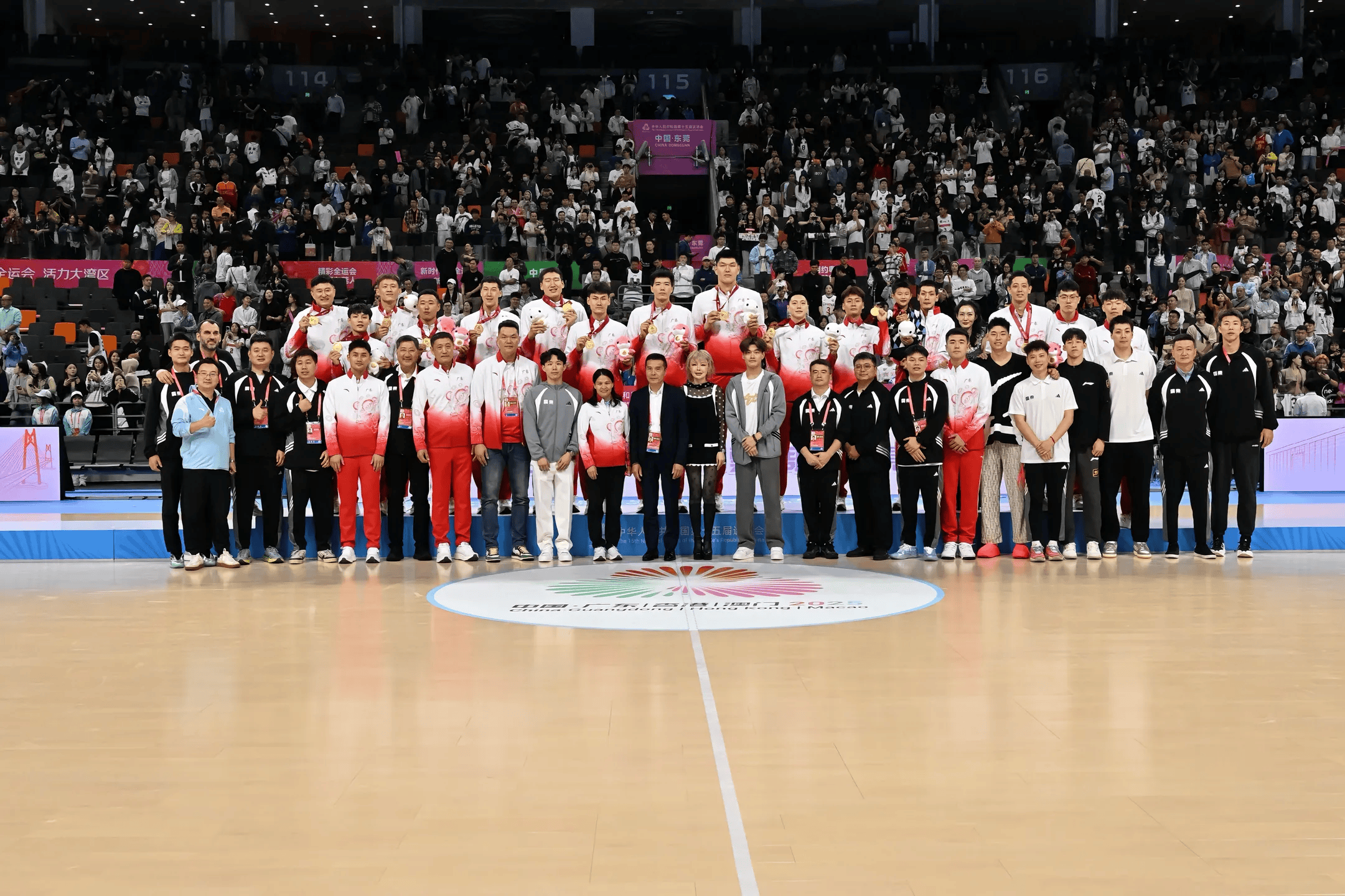 沈梓捷分享全运会图集并配文: 我也终于完成了上届的遗憾