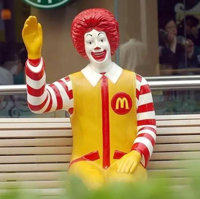 为什么现在没人提“外资撤离”“工业转移”“越印崛起”了？我说个案例大家就懂了！麦