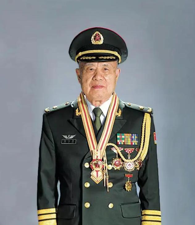 1982年，钱七虎将军的儿子参加高考落榜，有人建议他走政策，他的儿子就可以被照顾