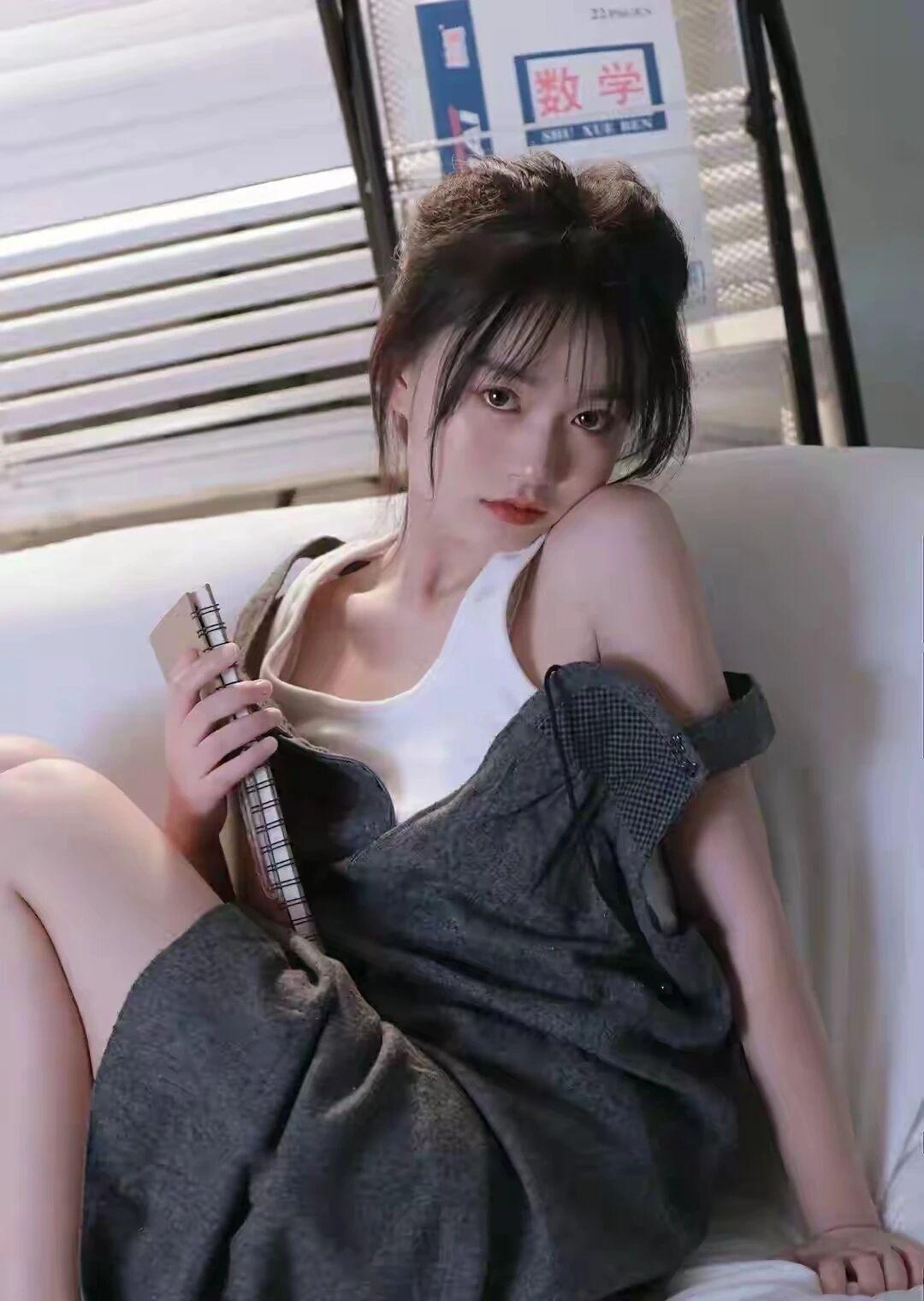 少女摄影|NO.0054期纯欲少女室内慵懒风写真情而不色的人像照怎样拍女人