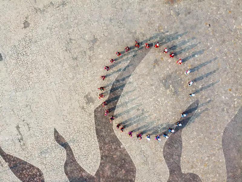 现在越来越多年轻人不恋爱不结婚，数据很能说明问题。2022年中国单身人数超2.4