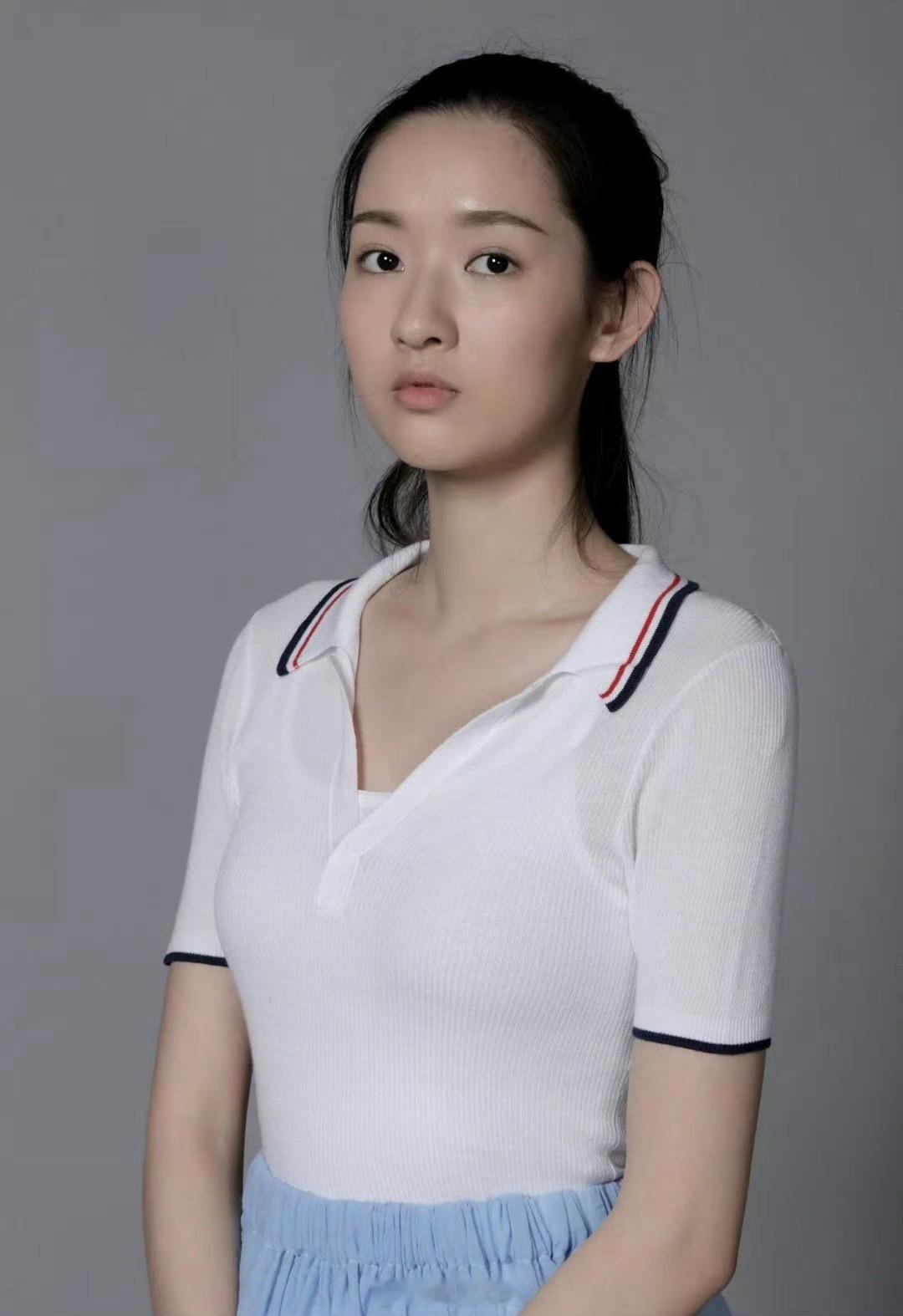 王玉雯这微胖身材，演高中生真的太成熟了！​​​