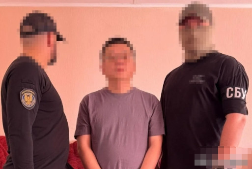 警惕！两名中国公民遭乌克兰安全局逮捕。7月9日，东欧媒体NEXTA报道称，一名