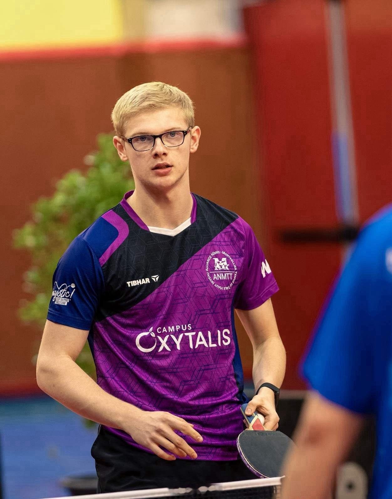 直板的时代再次到来了！自从王皓退役，多少人说直板已死，说它跟不上横板时代，早就该