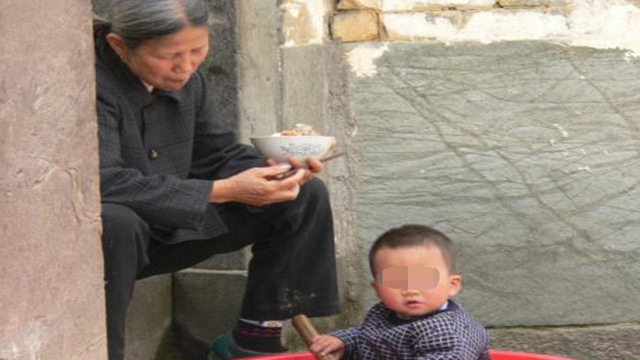 两岁宝宝肾脏器官坏死, 只因愚昧奶奶喂他吃了这东西