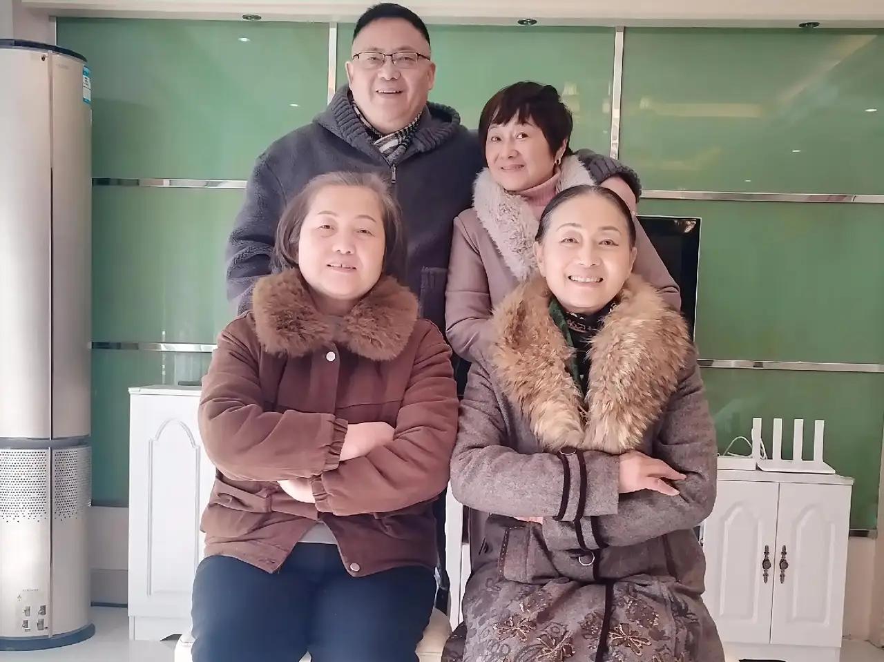 昨天中午11:20左右，突然手机响，是我四姐给我发了一个视频电话，喂，老弟呀