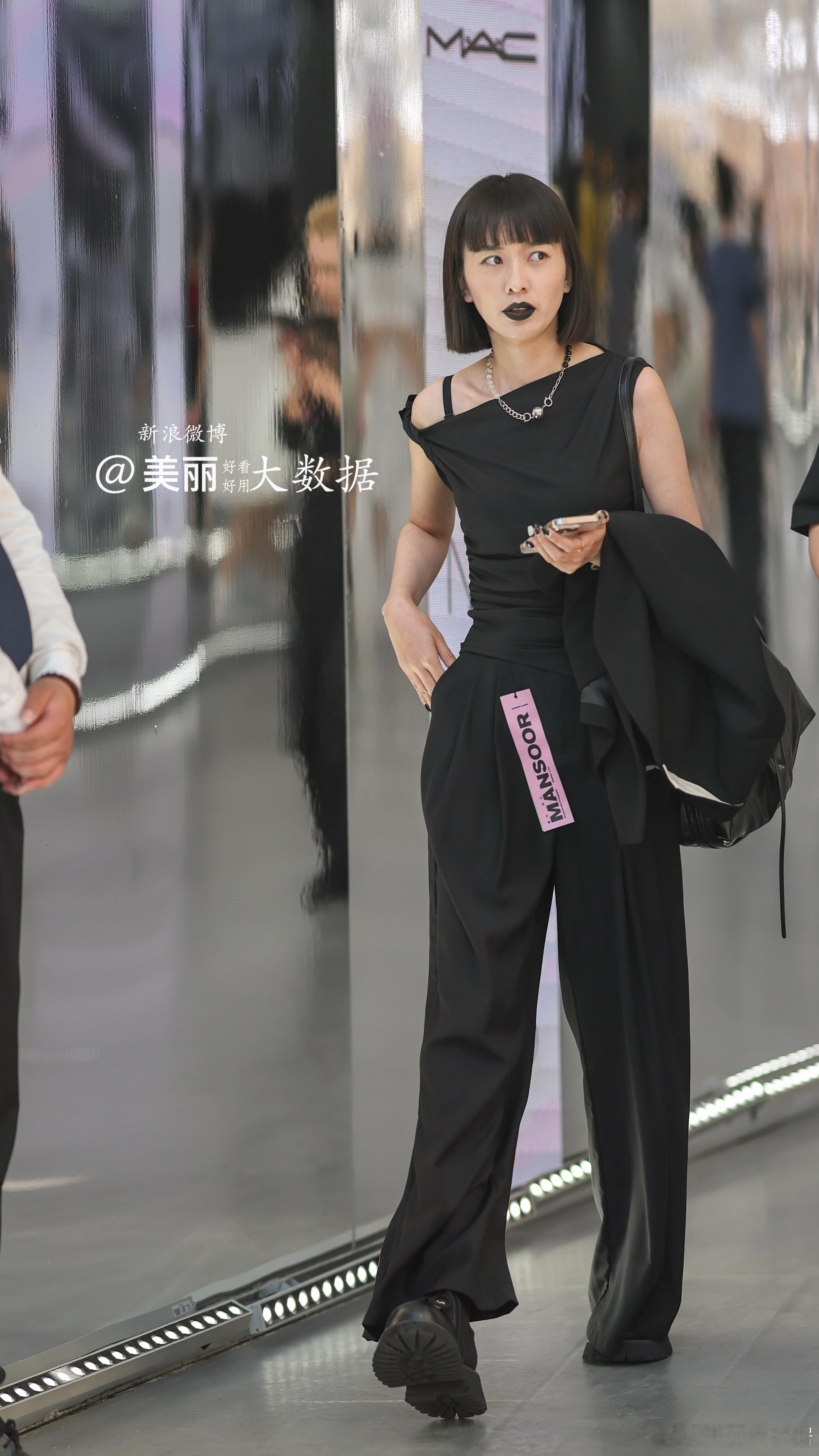 黑色的口红💄​​​