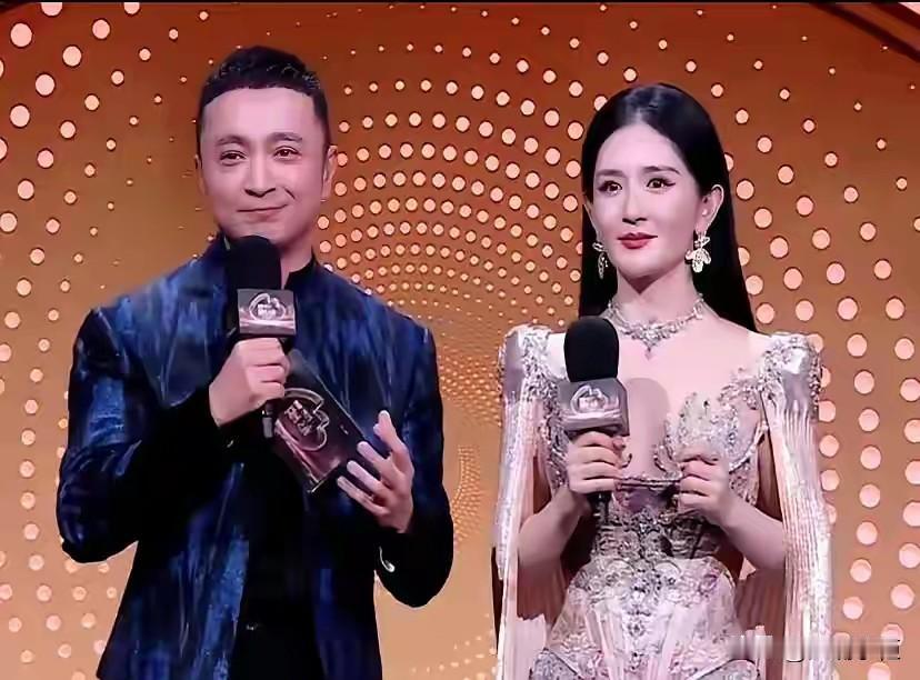 几百万人围观的直播现场，把歌手陈楚生的名字喊陈楚歌，可能真不是故意的。陈楚生