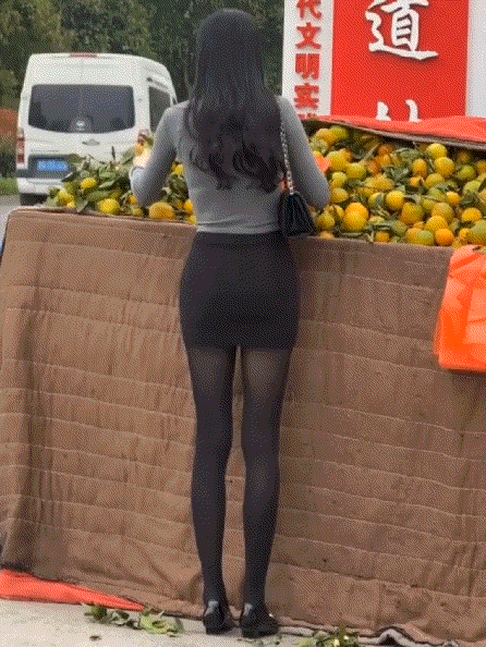 网友:就这背影，就算丑点也能接受啊！