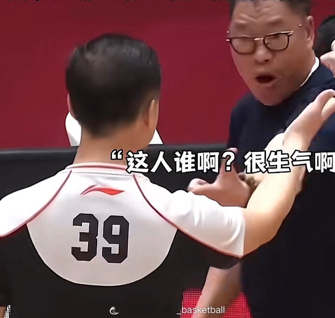 CBA公司给浙江稠州男篮开出罚单：在浙江男篮与深圳男篮的比赛期间，现场观众多次出