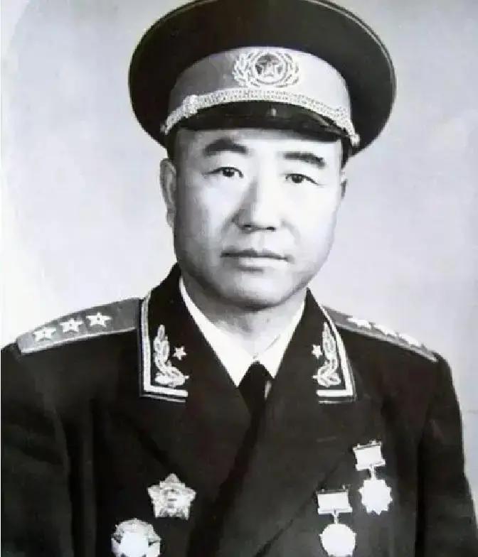 董其武起义时他的长子董济民还在重庆，后来董济民就被毛人凤下令逮捕并被押送到了台湾