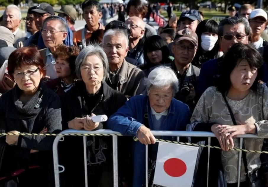 如今中日两国对峙已久，但在日本本土却是出现了一个很怪的现象，日本对于高市早苗的支