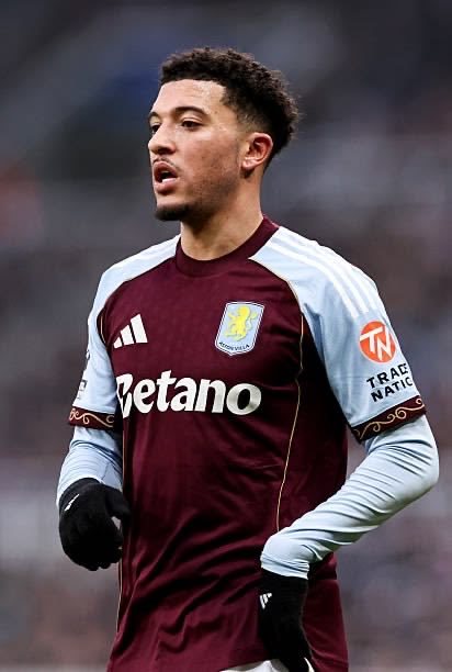 杰登·桑乔在曼联的周薪为20万英镑，阿斯顿维拉承担了80%的租借费用。然