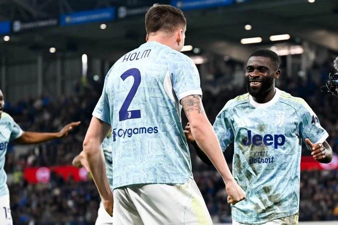 这也许是尤文本赛季最重要的一粒进球博加面对对方出击的门将，仓促间慌乱地起脚射