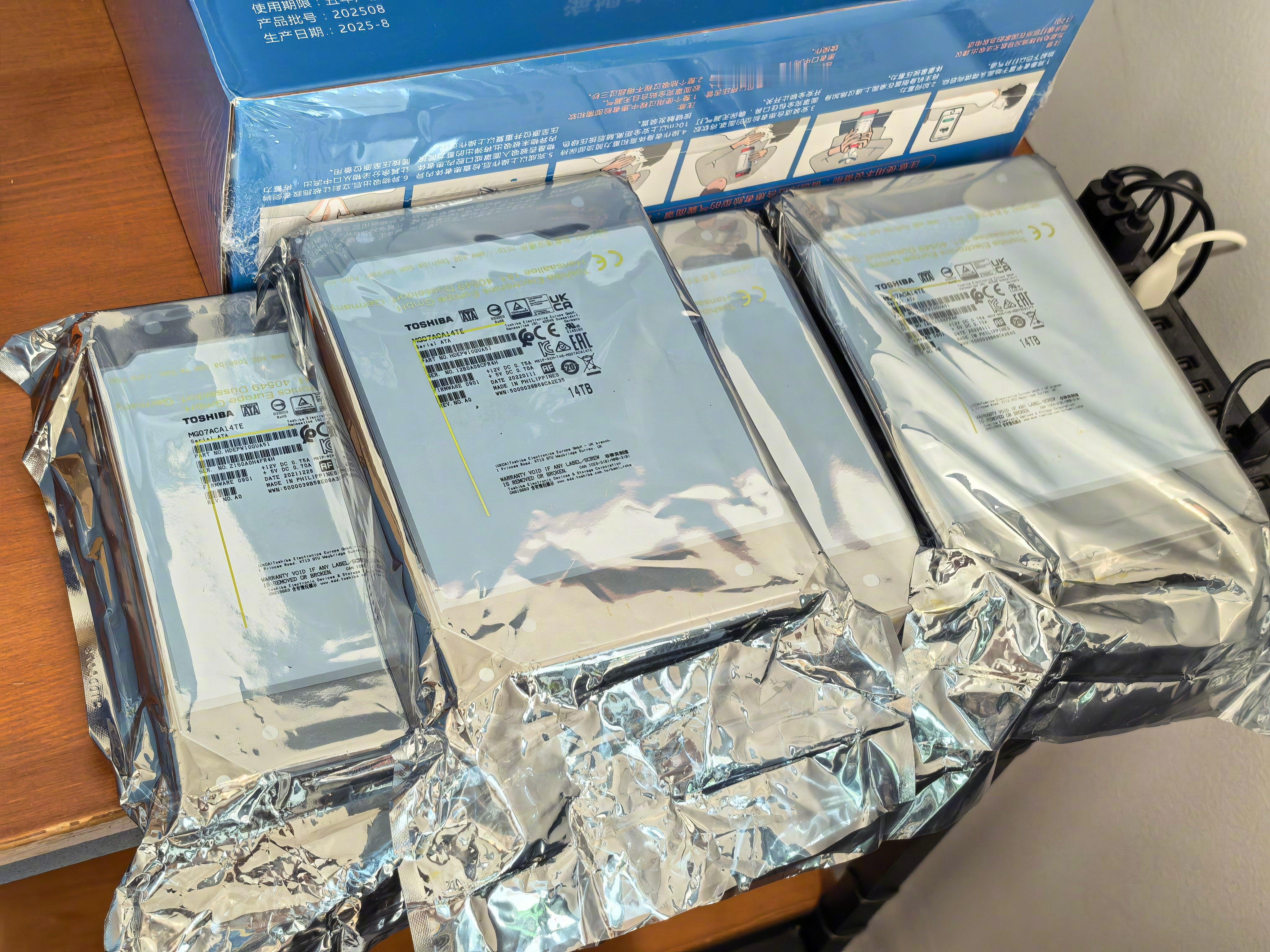 韩路烤串店装修设计已经开始进行了，过几天给大家看图纸。但其他军火已经陆续到货。