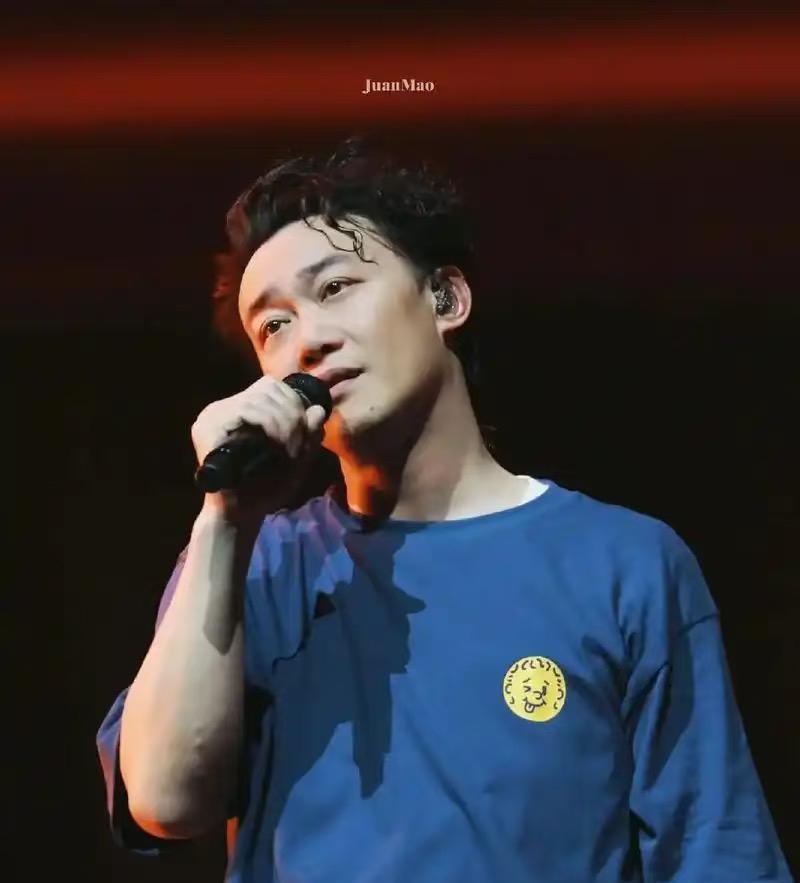 陈奕迅以后估计很难再唱歌了吧！原因很简单，不是因为他唱得不好，而是因为他才刚