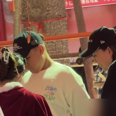 郭德纲小儿子又胖了，郭麒麟却瘦成了一把刀。德云社的家产，跟郭麒麟半毛钱关系没有。股权名单里没他，他也