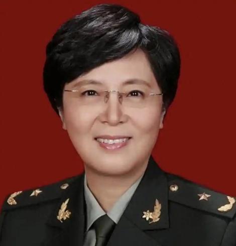 1988年，陈薇被保送清华。旅游途中，她爱上35岁的酒厂主任，非要结婚。父亲苦口