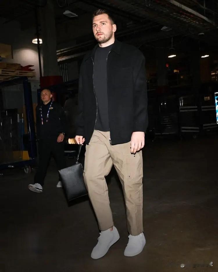 前NBA球员杰夫-蒂格真是一语中的！最近蒂格在参加的一个节目中聊到了东契奇和亚历