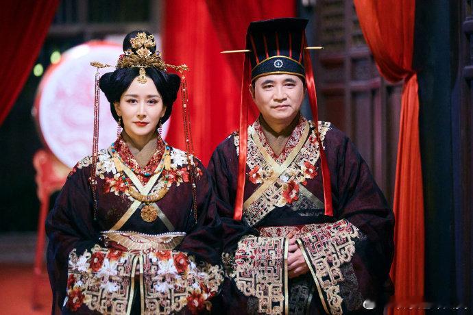 胡静朱兆祥周制婚礼照胡静朱兆祥周制婚礼造型胡静朱兆祥的周制婚礼照，满满的仪式感