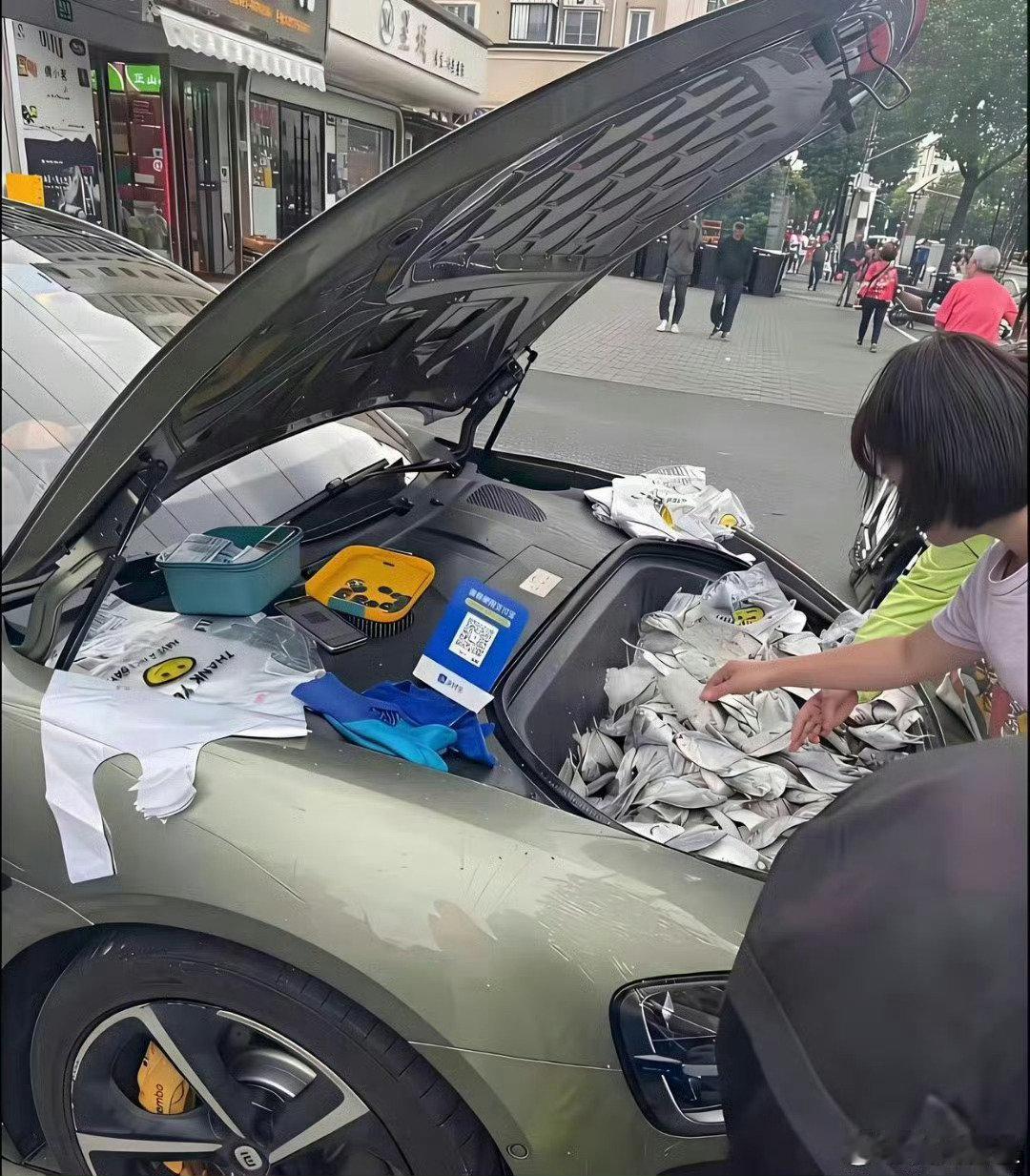 雷军要是看到这一幕，也欣慰了吧，终于有人懂他了​