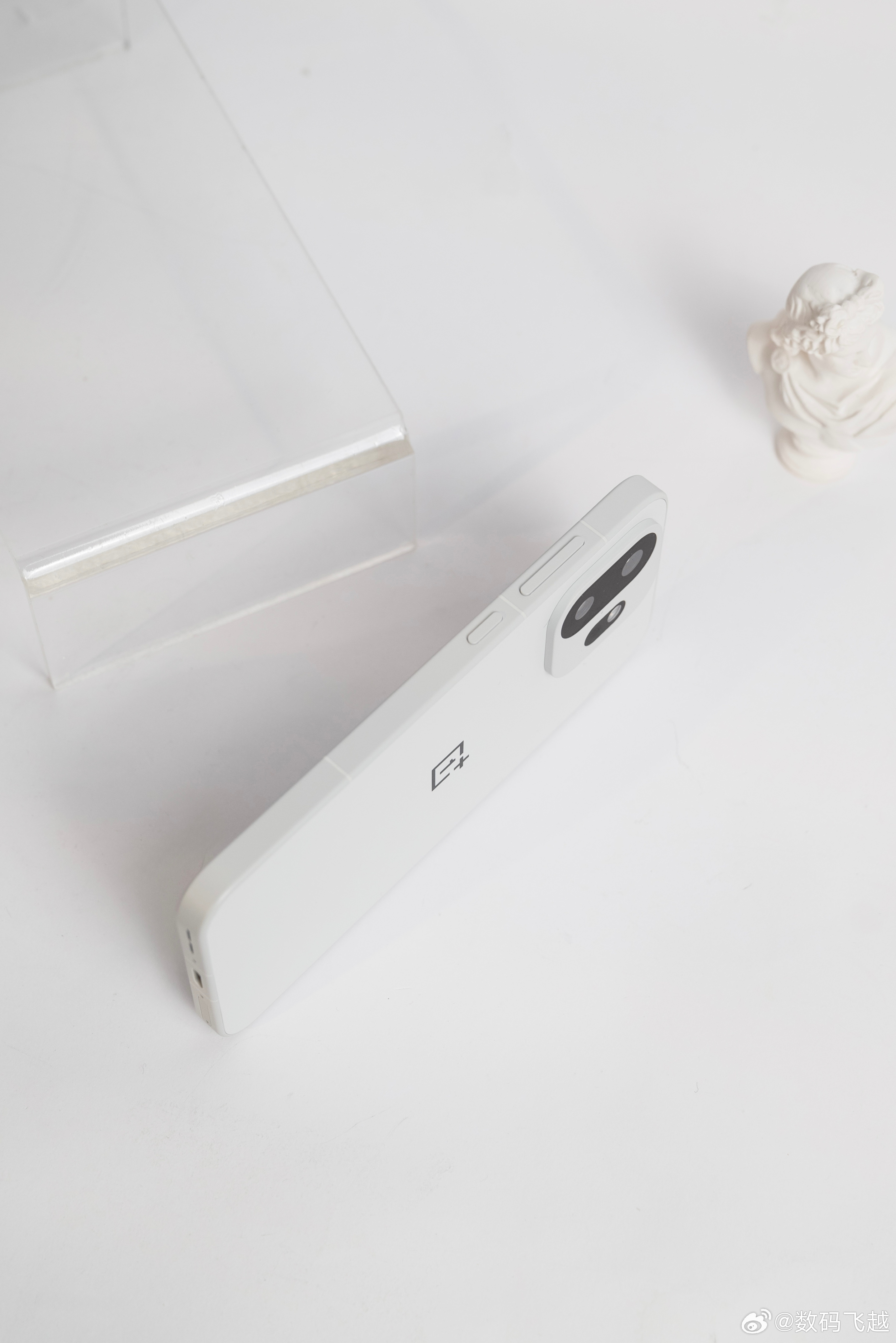 一加15T最推荐大家买白色，手感太好了，握持舒适度打满分，系统非常流畅，没想到在