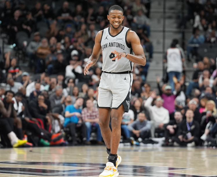 输球了为什么说福克斯因为这是打强队，福克斯作为马刺最高年薪的球员，你不发挥，