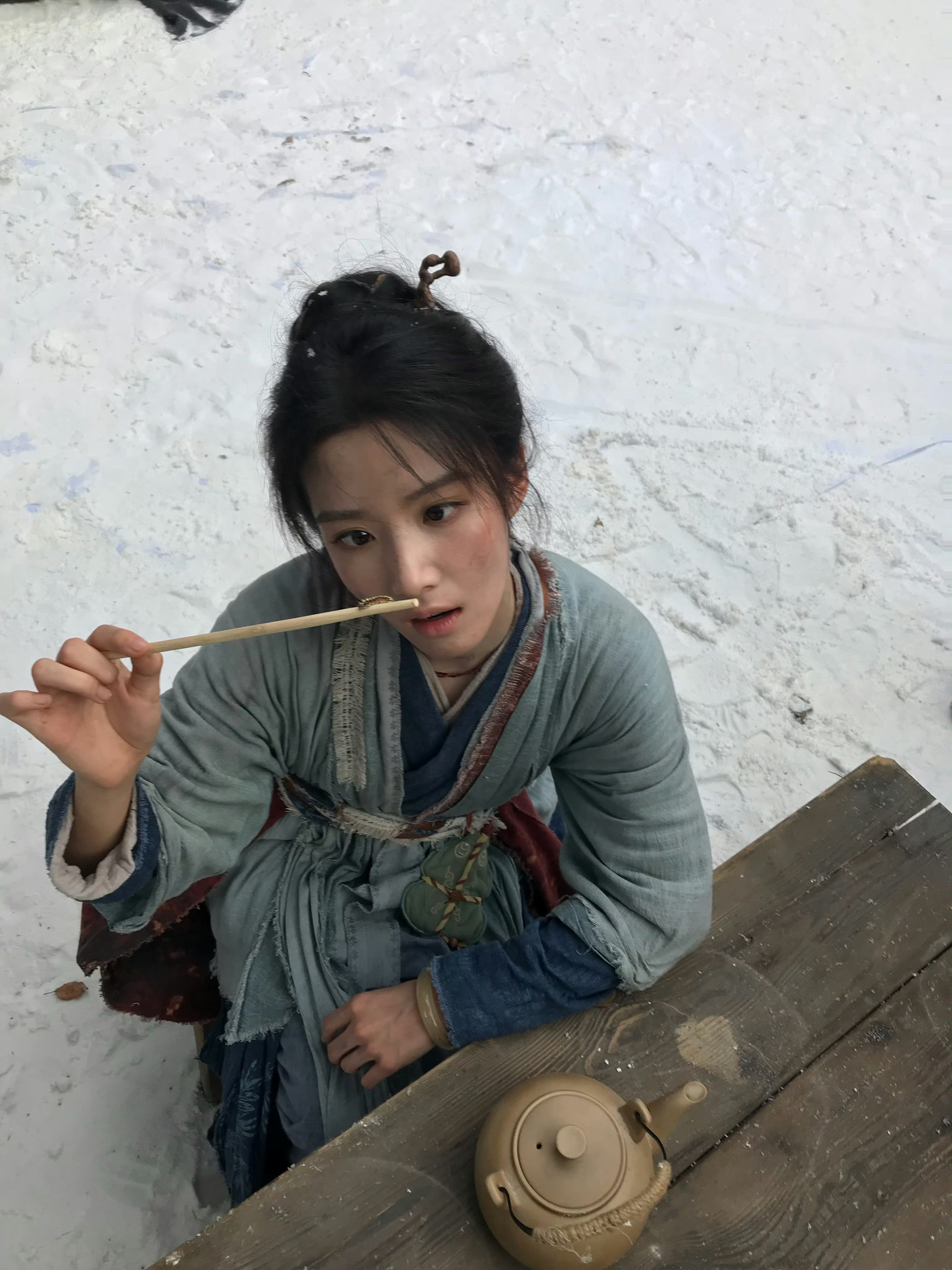 卢昱晓玩虫子这个噜噜晓咋这么好玩啊！就这个胆子大！