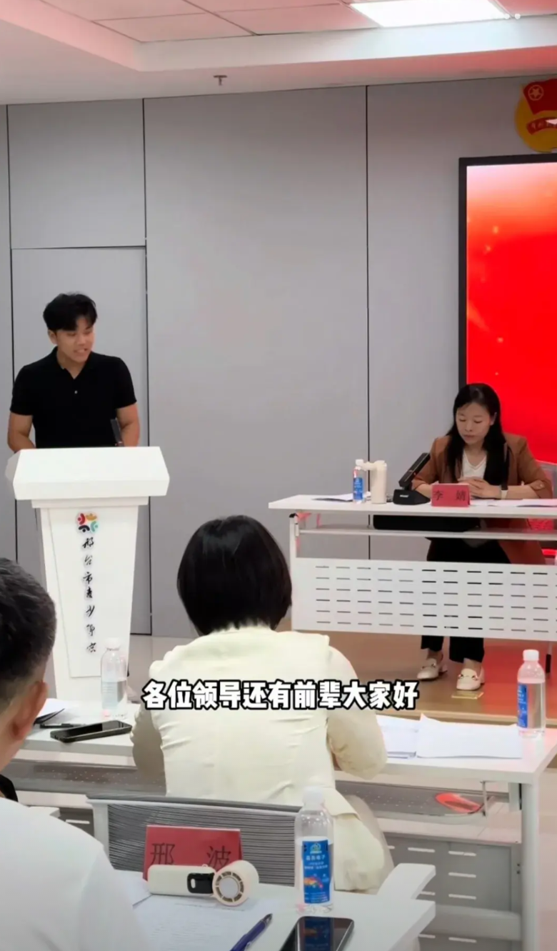 解清帅终于醒悟，准备换赛道了。在众多寻亲家庭中，解清帅的人气曾经是最旺的，如