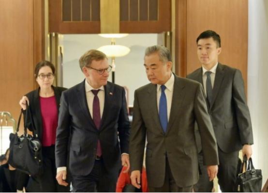 德外长：还是“好同志” 王毅接见德国外长瓦德富尔，他语重心长一番话热翻天了：