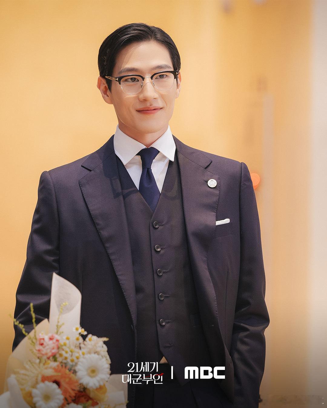 21世纪大君夫人李知恩x边佑锡x鲁常泫x孔升延主要演员剧照更新