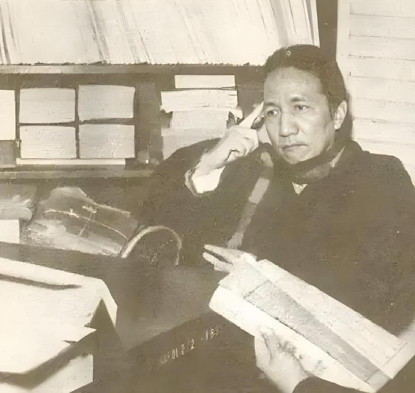1932年7月，清华大学准备招生，偏偏负责出文科试题的中文系主任朱自清在考试前突