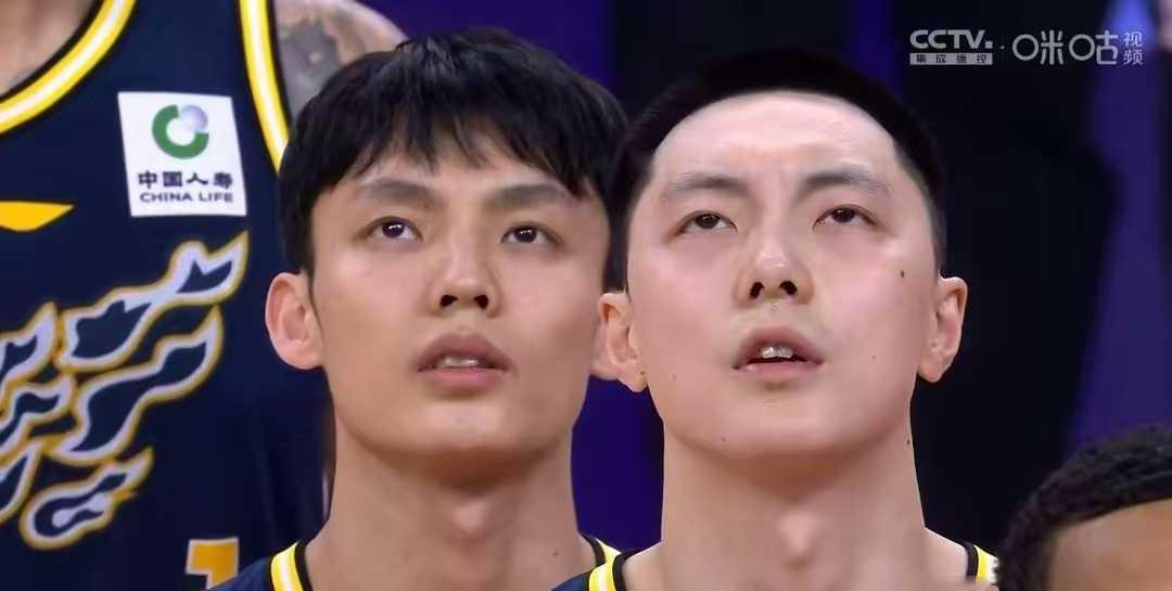 实话实说！现役CBA联赛综合实力十大后卫排名如下:1.赵睿(新疆)2.孙铭徽