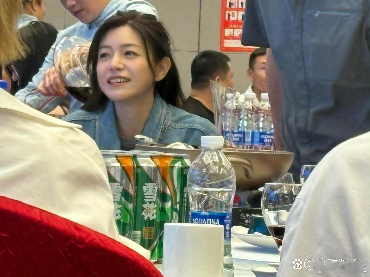 路人镜头下的陈妍希，这颜值打几分