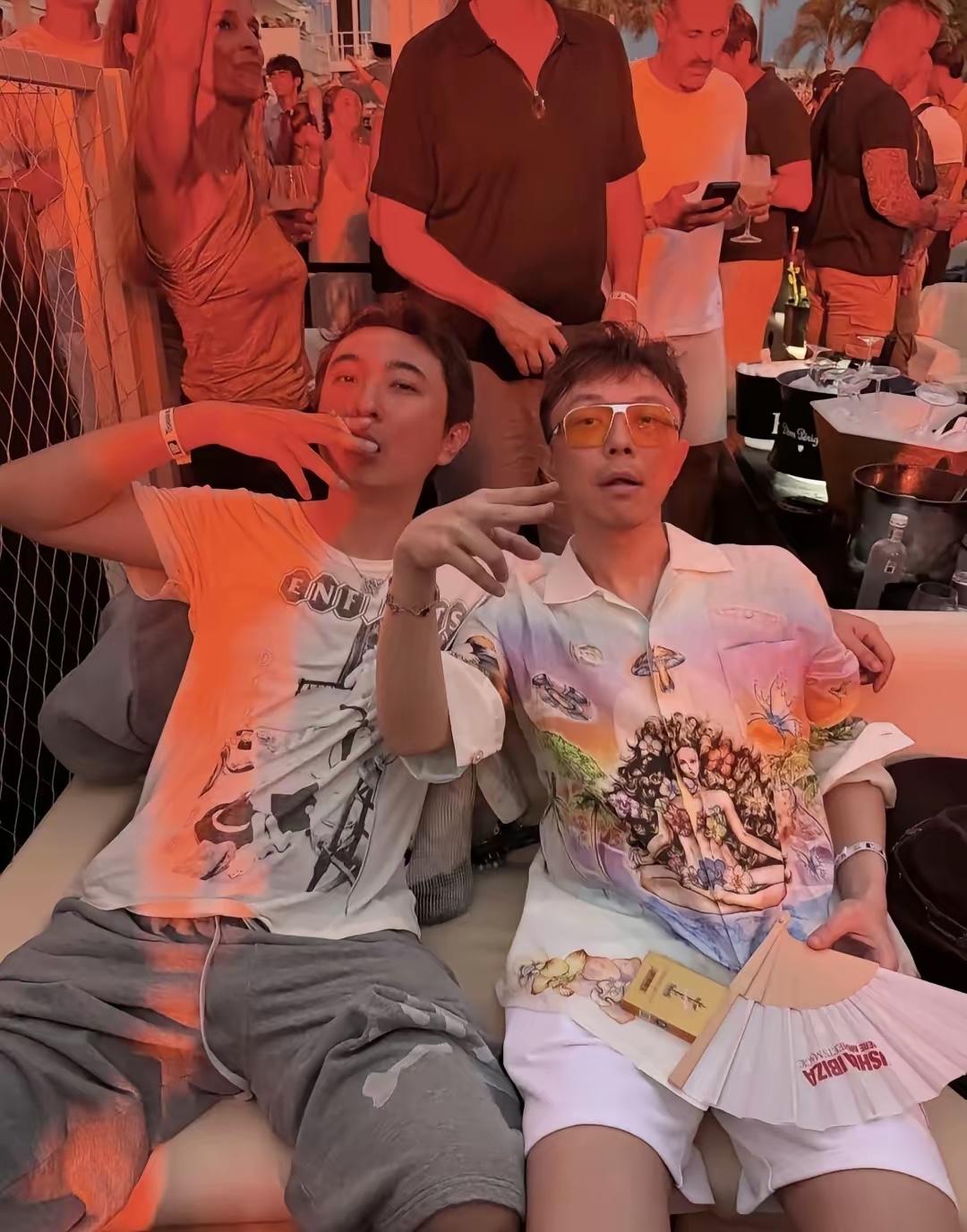 看照片有网友拍到了王思聪和朋友在国外夜店“潇洒”的状态…对于王健林的独子王思