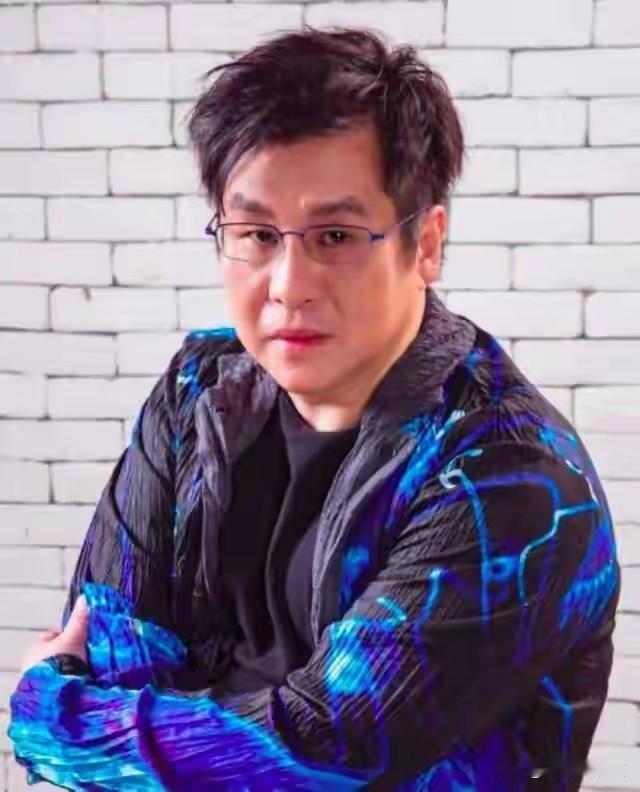 曾经的“励志歌手”郑智化欺骗了所有人！这样下去，谁还敢请他商演？！2025年