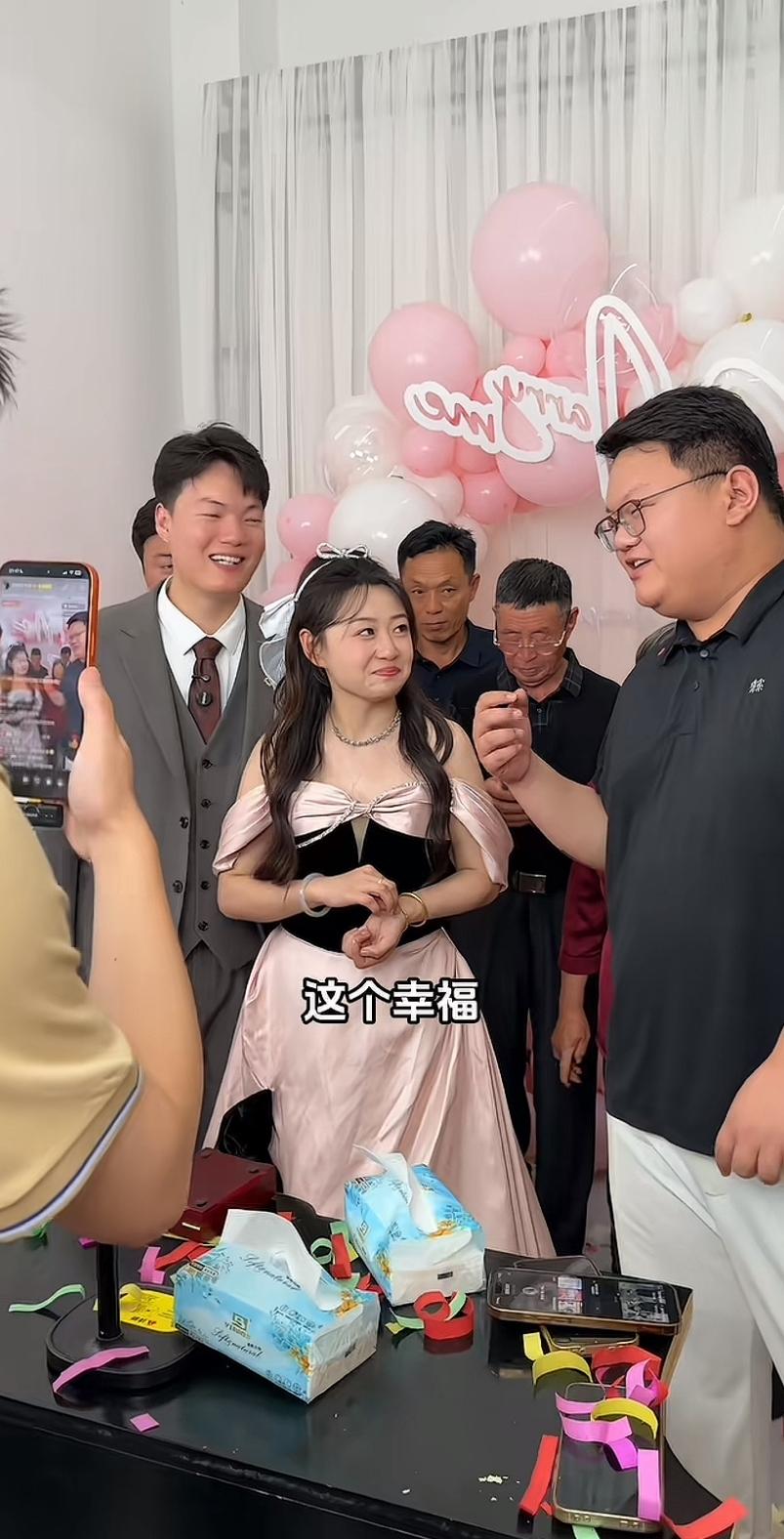 河南周口晋家兄弟，穿的不花，玩的花。天天不干正事，连求婚都要搞个仪式。恨不得让全