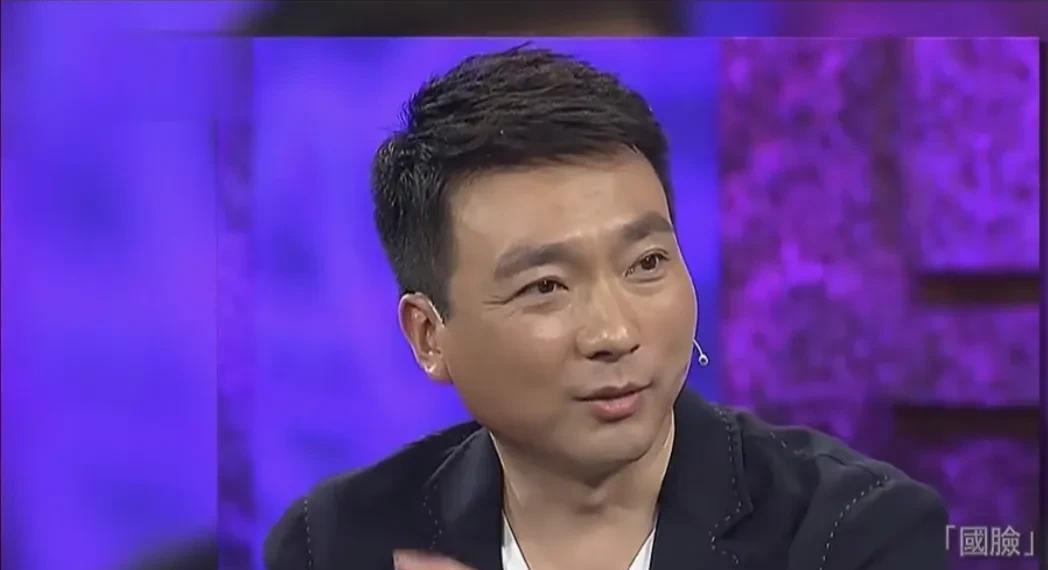 央视主持人康辉说：“上大学那会，有一天一个朋友跑来跟我说，我有个朋友要给你介绍认