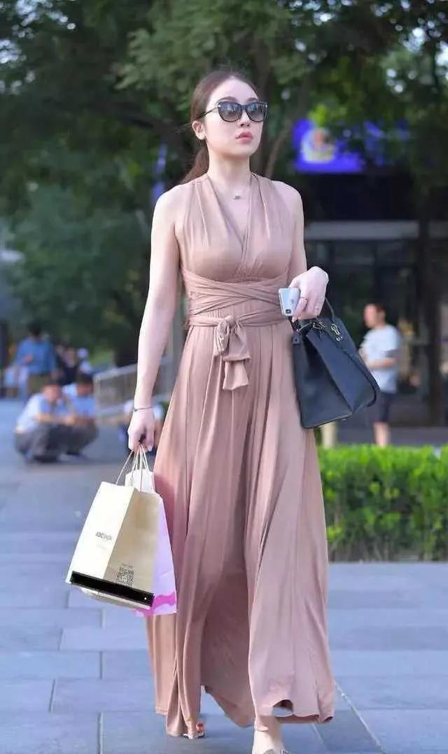 人到中年，遇到“生理性喜欢”的人，根本藏不住也放不开我表姐今年42岁，结婚