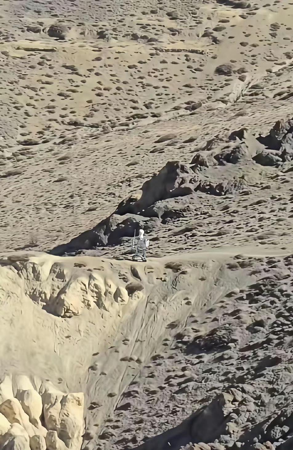 你看这事儿就挺有意思的，中印边境那地方一向风吹草动都容易成新闻。这次被三哥拍到了