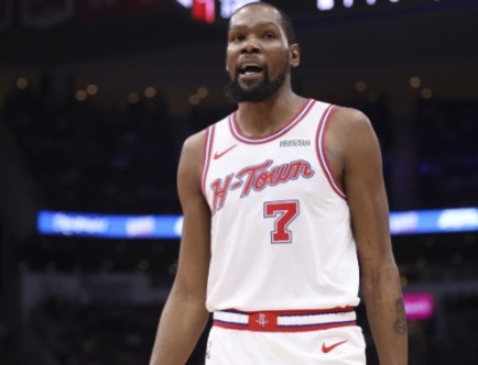 如果我是火箭管理层，坚决不让杜兰特复出，理由有三个。这次杜兰特是队...