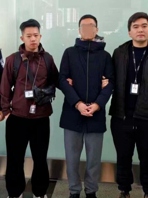 为了蹭热度、骗打赏，有人把游戏公司没公开的内部信息偷出来，发到网上“剧透”，结果