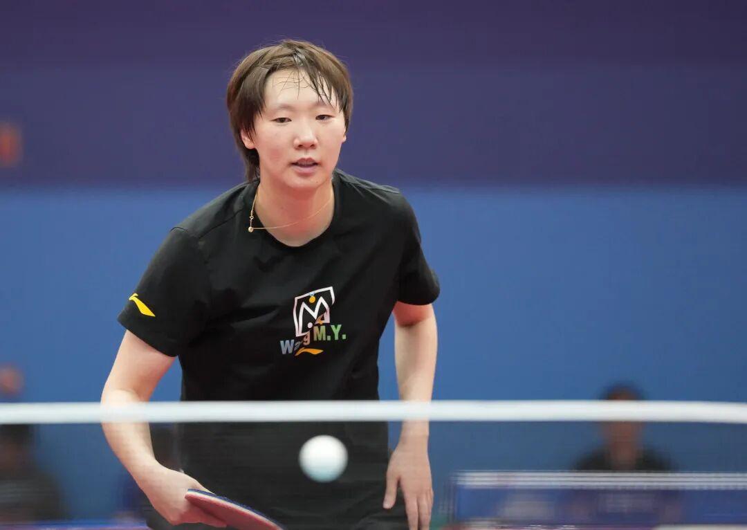 出师不利，王曼昱1-3朱雨玲，今年第五次输外战了，马琳指导让孙颖莎与王曼昱上午都