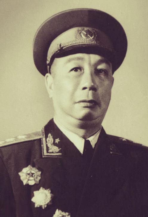 华野陈士榘，究竟强在哪里？在57上将中，陈士榘有几个特点是他人所不及的：一