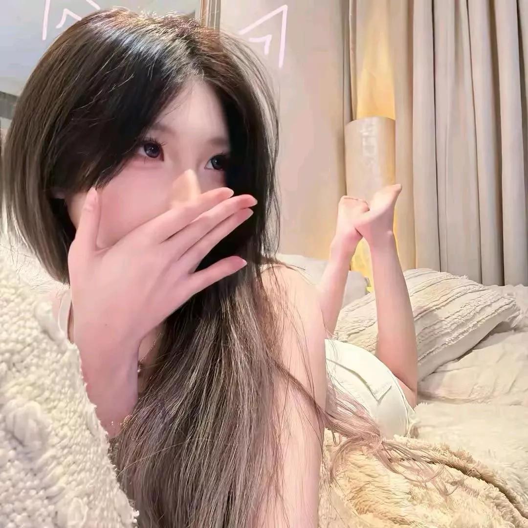 轻纱遮面，月色如霜。轻纱美人图玉颜轻纱轻纱雾影照轻纱古风照轻纱薄裙月色