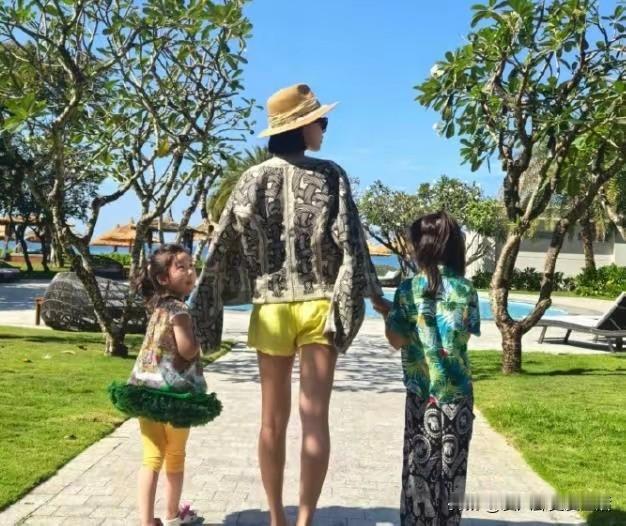 赌王前儿媳，离婚以后直言再也不嫁什么所谓的豪门。齐娇和赌王三太的儿子何猷启生个