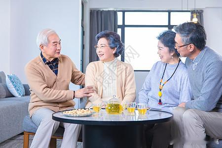 【老年人应如何科学饮水？】合理科学地饮水是健康生活方式的重要组成部分。只有当体内